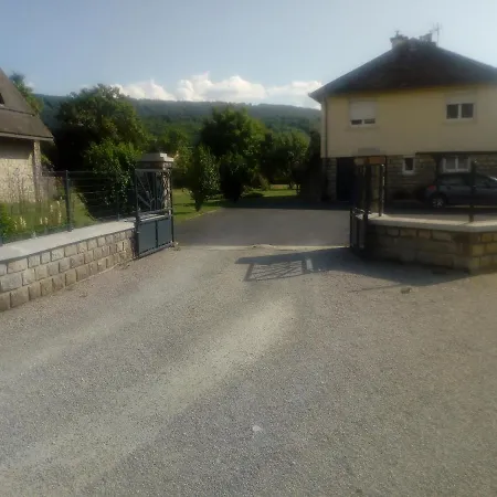 La Clematite D Olt Saint-Côme-dʼOlt