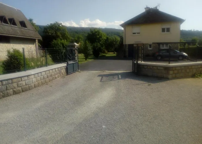 La Clematite D Olt Saint-Côme-dʼOlt